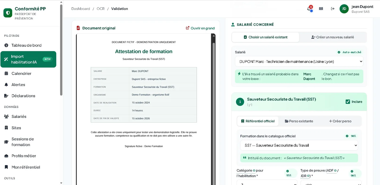 Écran de validation : document original à gauche, salarié et formation détectés à droite